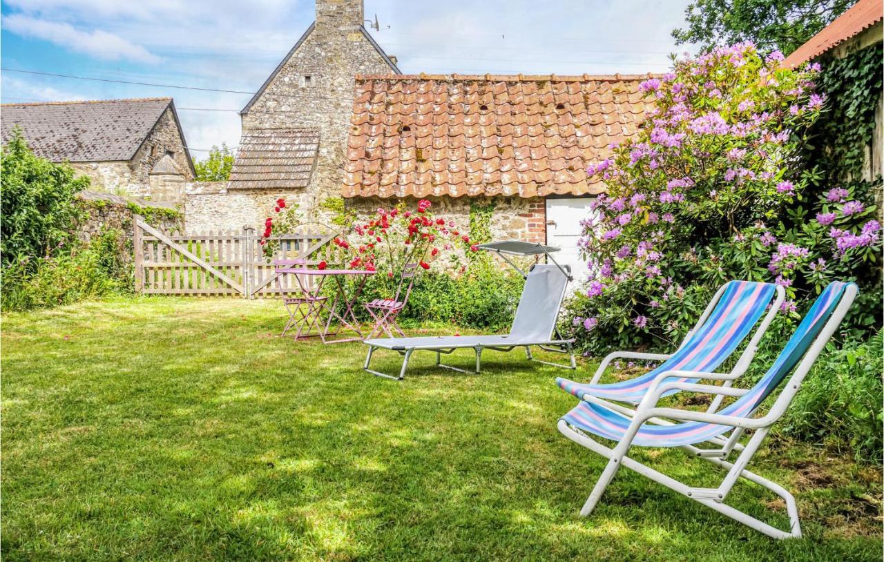 Stunning Home In Quettehou With Wifi Esterno foto